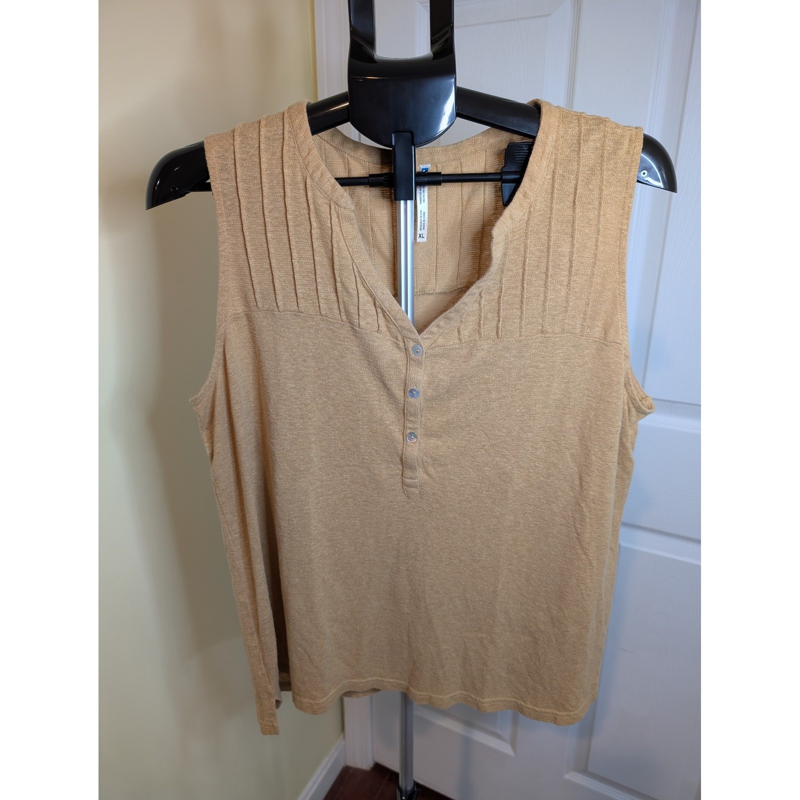 Kuhl Brisa Sleeveless Henley Top Mustard Yellow Hemp Blend Pleated – Size XL