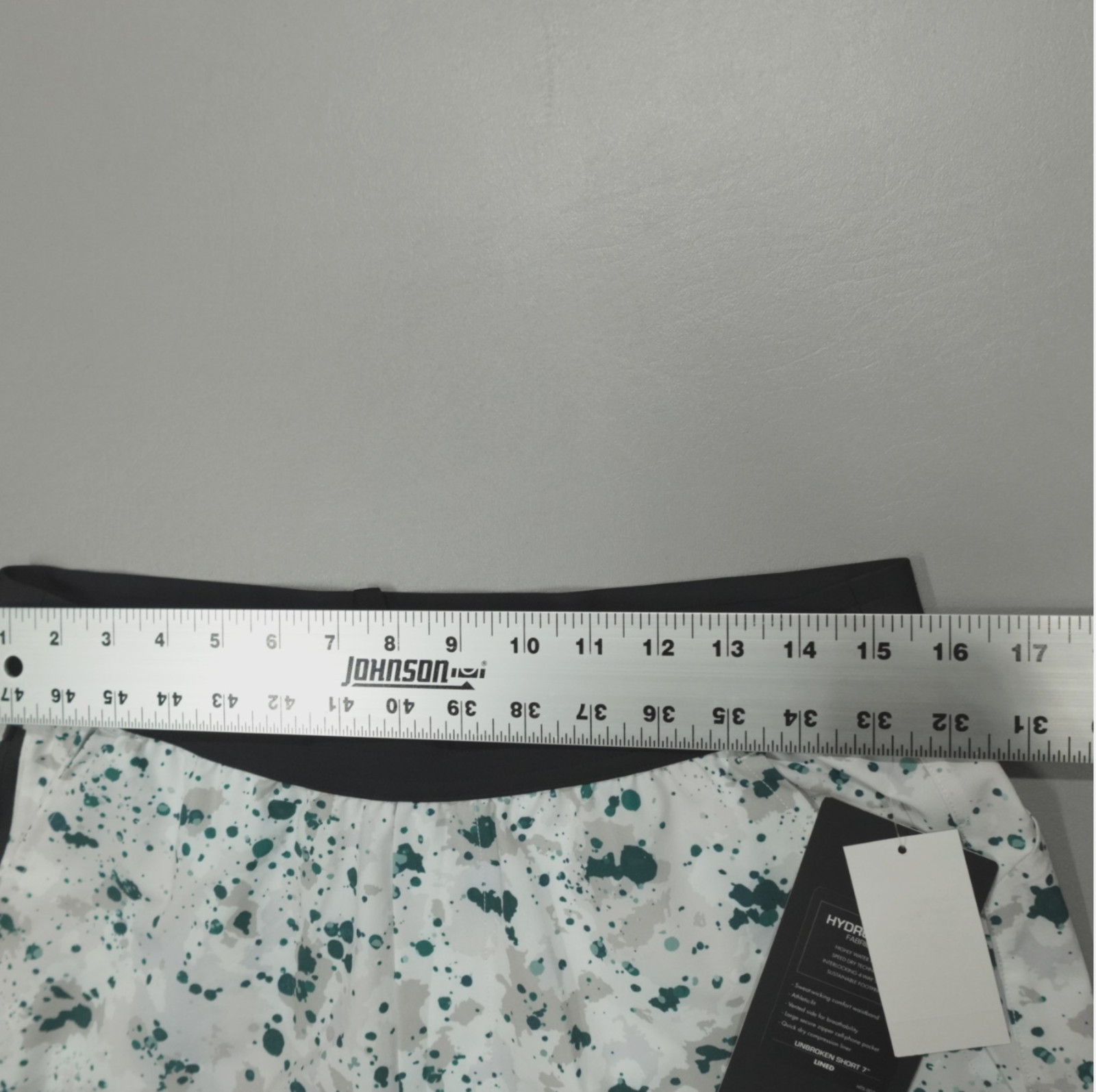 TYR Unbroken Shorts 7” Lined Men’s Size M Athletic Fit Colorful DWR Stretch
