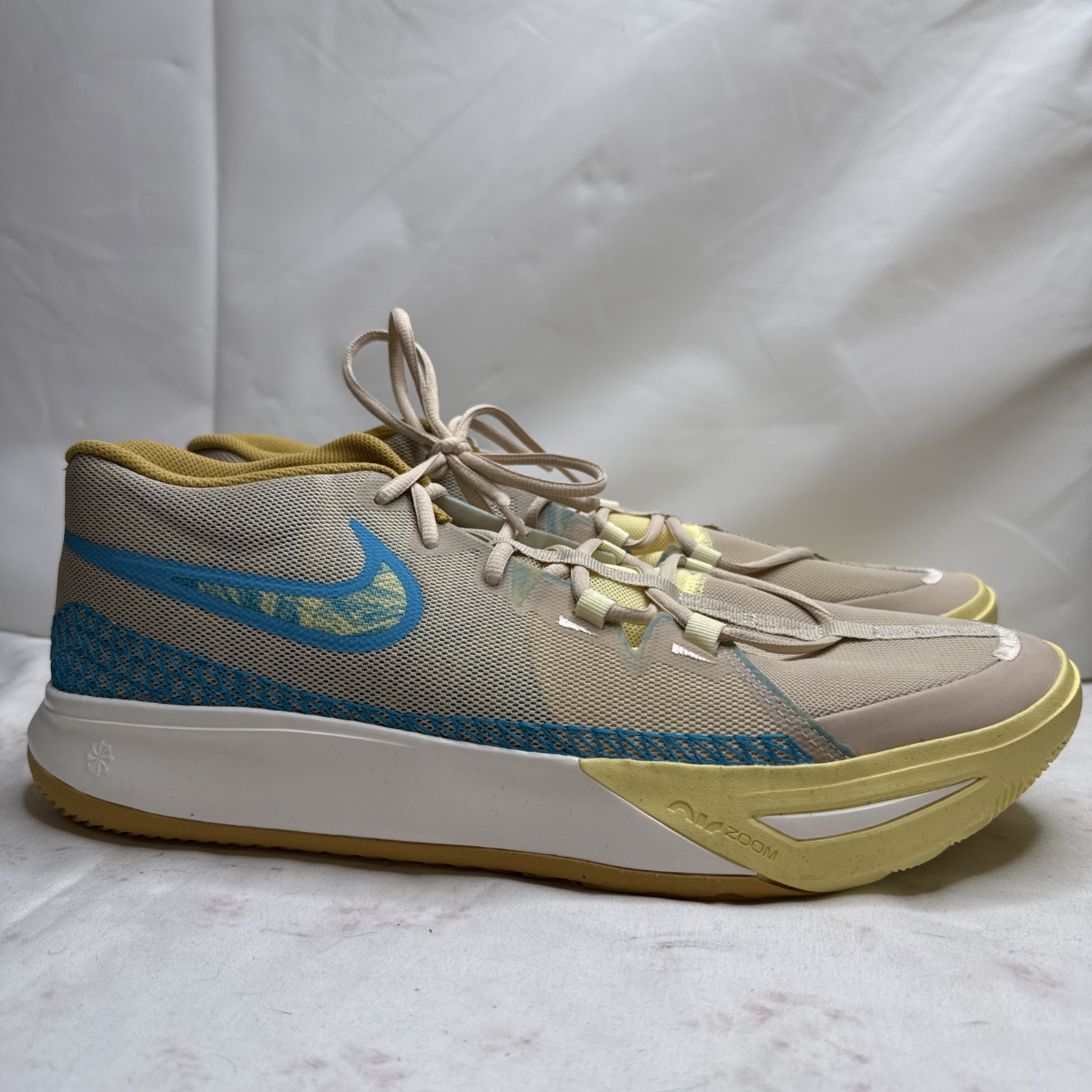 **NEW** Nike Kyrie Flytrap 6 Mens Size 16 Beige Blue Basketball/Running Shoe