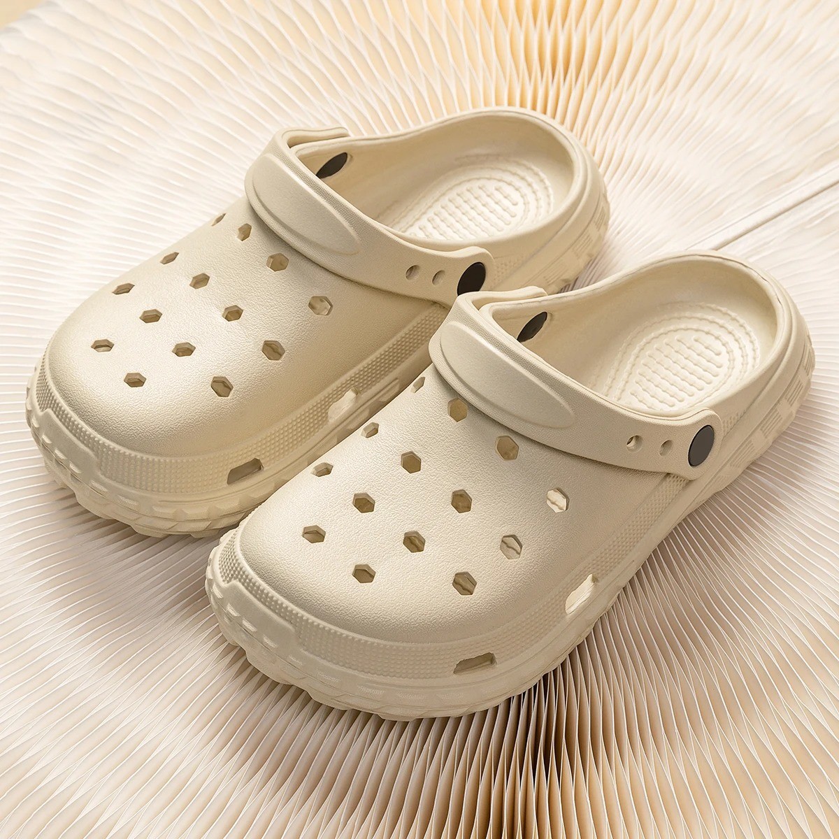 Crocs Classic Clog Unisex Slip On Women Shoe Ultra Light Water-Friendly Sandals