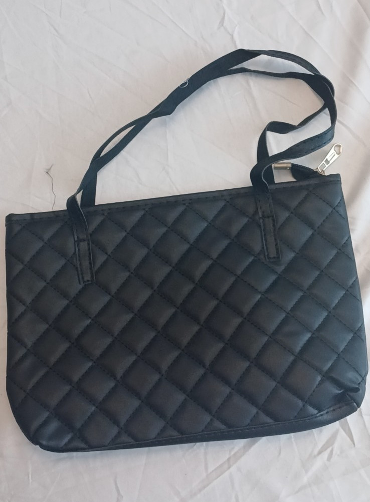 Women’s Black Quilted Shoulder Bag Zip Detachable Adjustable Strap Silver