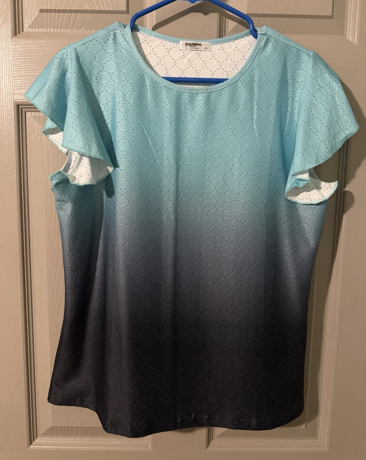Women’s M Regular Blue/Black Ombre Round Neck Knit Pullover Blouse Ruffle