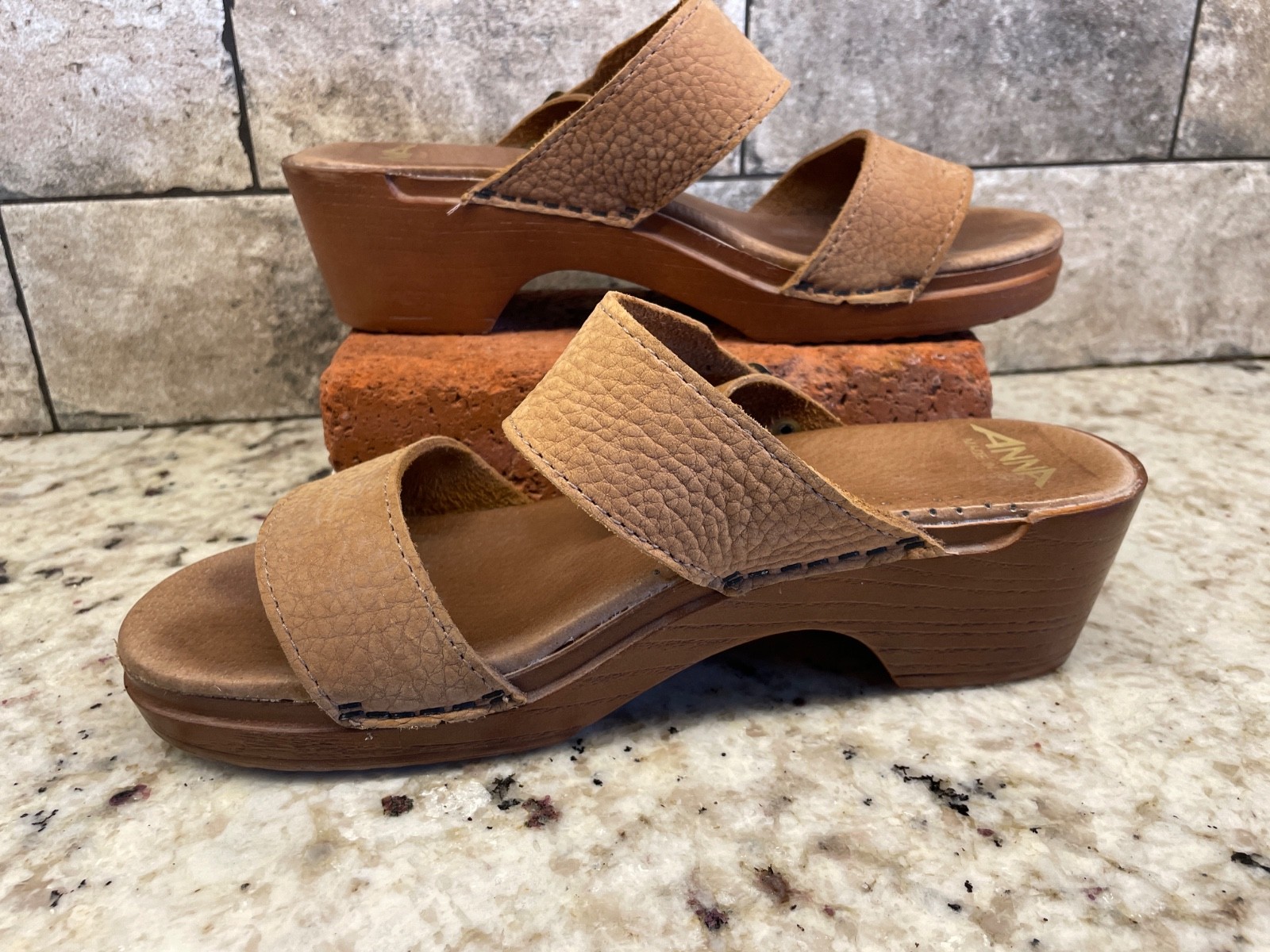 ANNA Made In USA Clogs Sandals 2.25″ Pebbled Tan Brown Leather 2 Strap EUC ~ 11