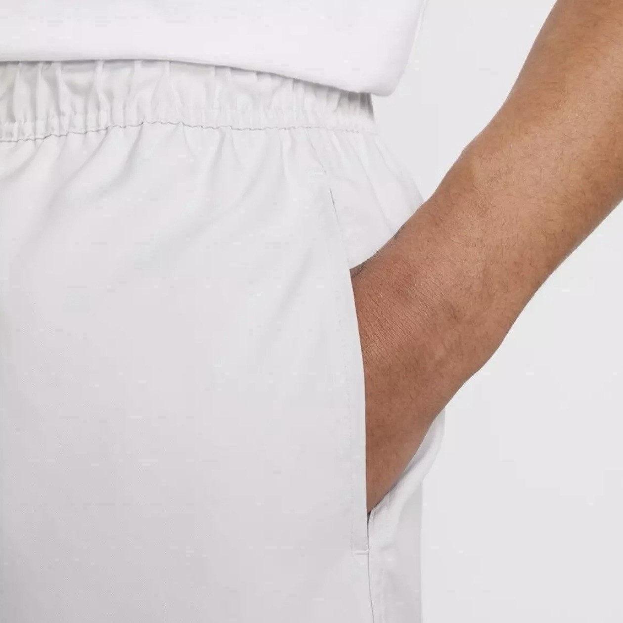 Nike Men’s Club Woven Flow Shorts Athletic Photon Dust White Size Medium New