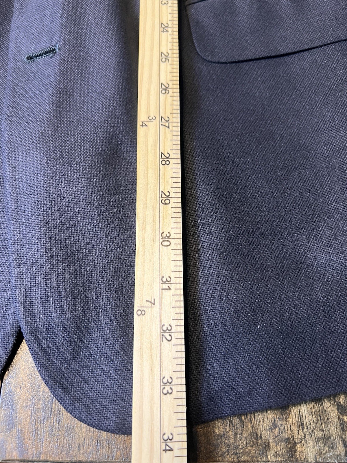Oscar de la Renta Mens 100% Silk Black Blazer, Made In Columbia. Size 44L