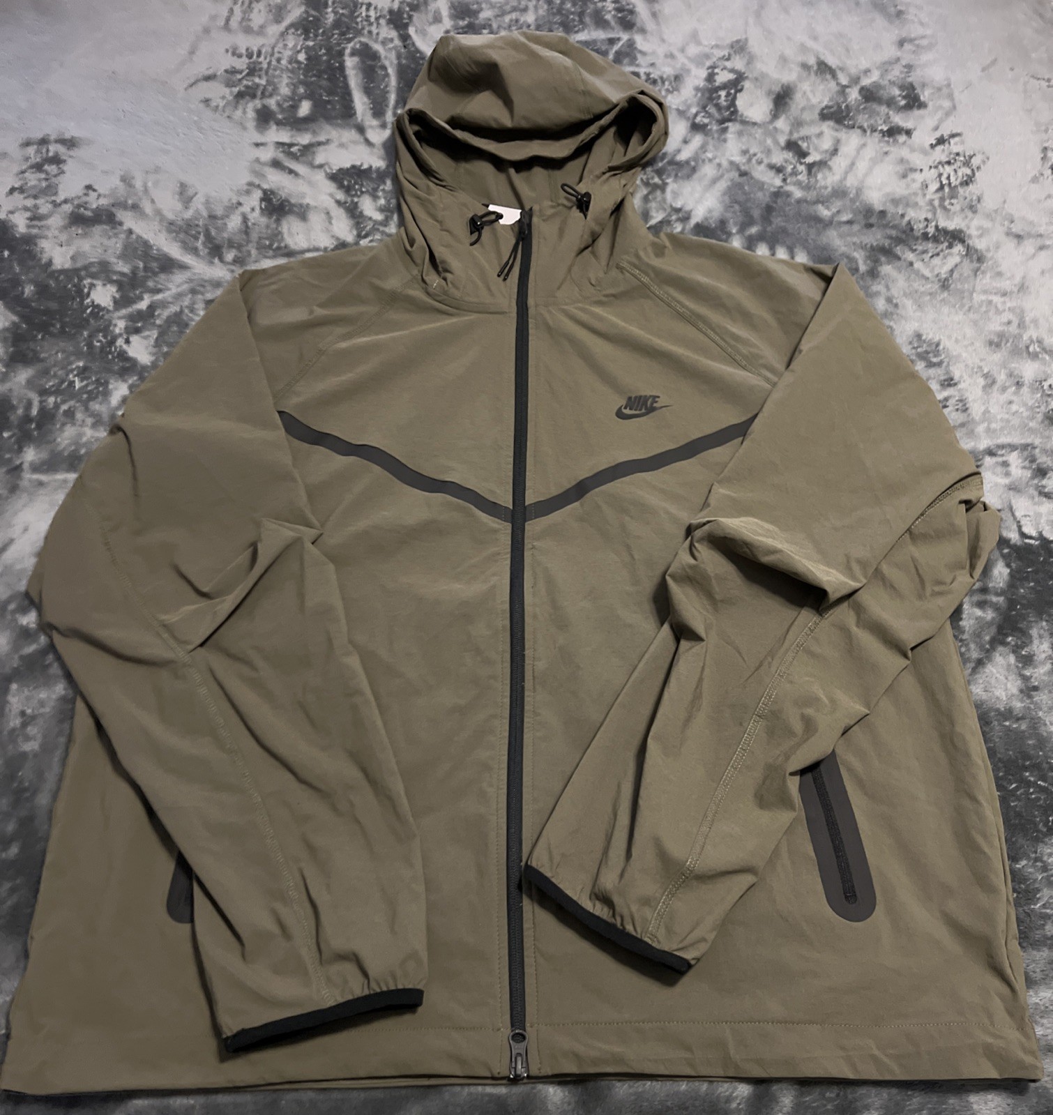 LARGE Nike Tech Men’s Woven Jacket (Medium Olive/Medium Olive/Black)