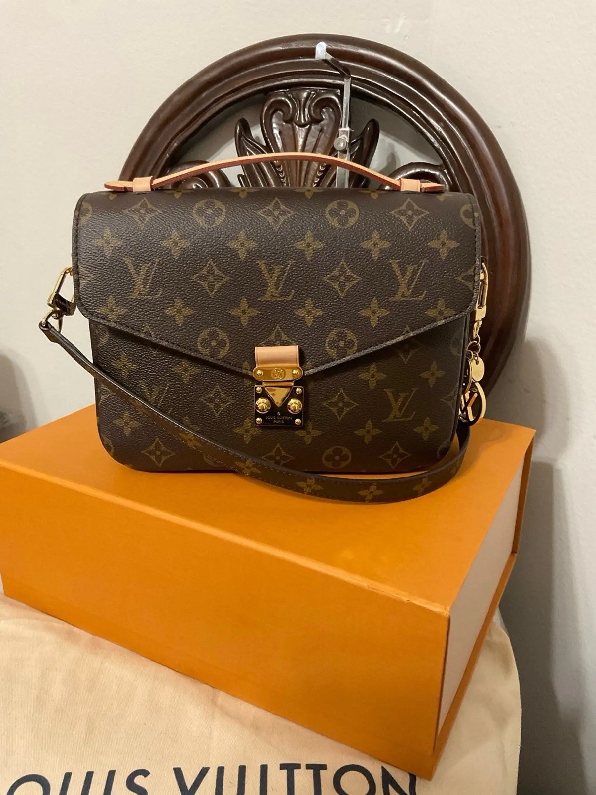 Louis Vuitton Pochette Metis Monogram
