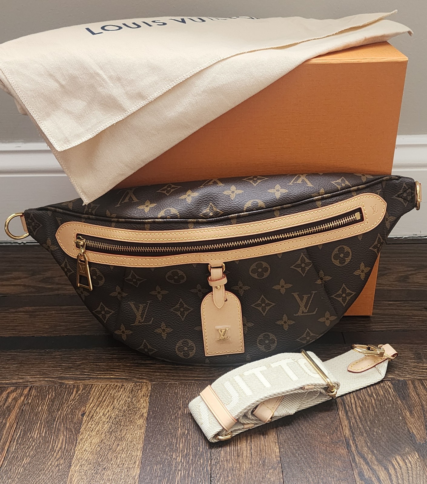 $2020 Brand New Authentic Louis Vuitton High Rise Monogram Belt Bag M46784