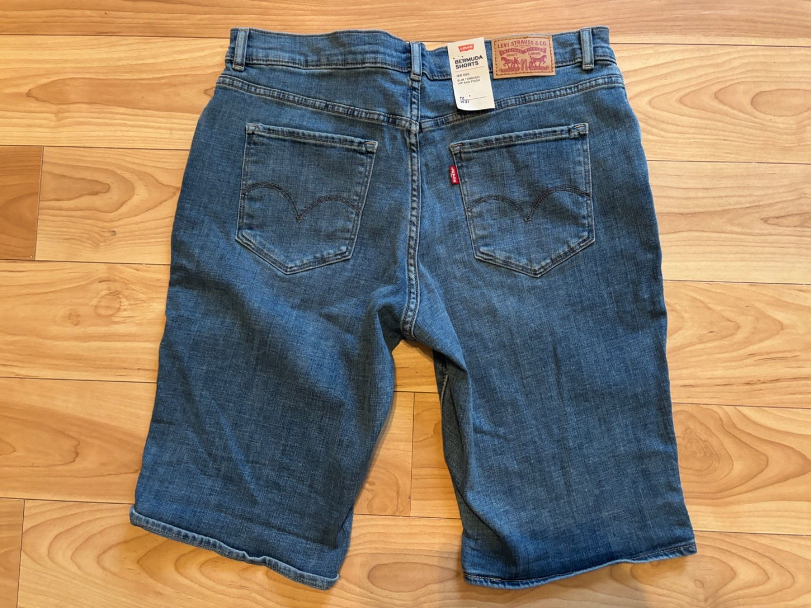 Levi’s Womens Shaping Bermuda Shorts Dark Wash Denim Jean Shorts Size 12/32 NWT