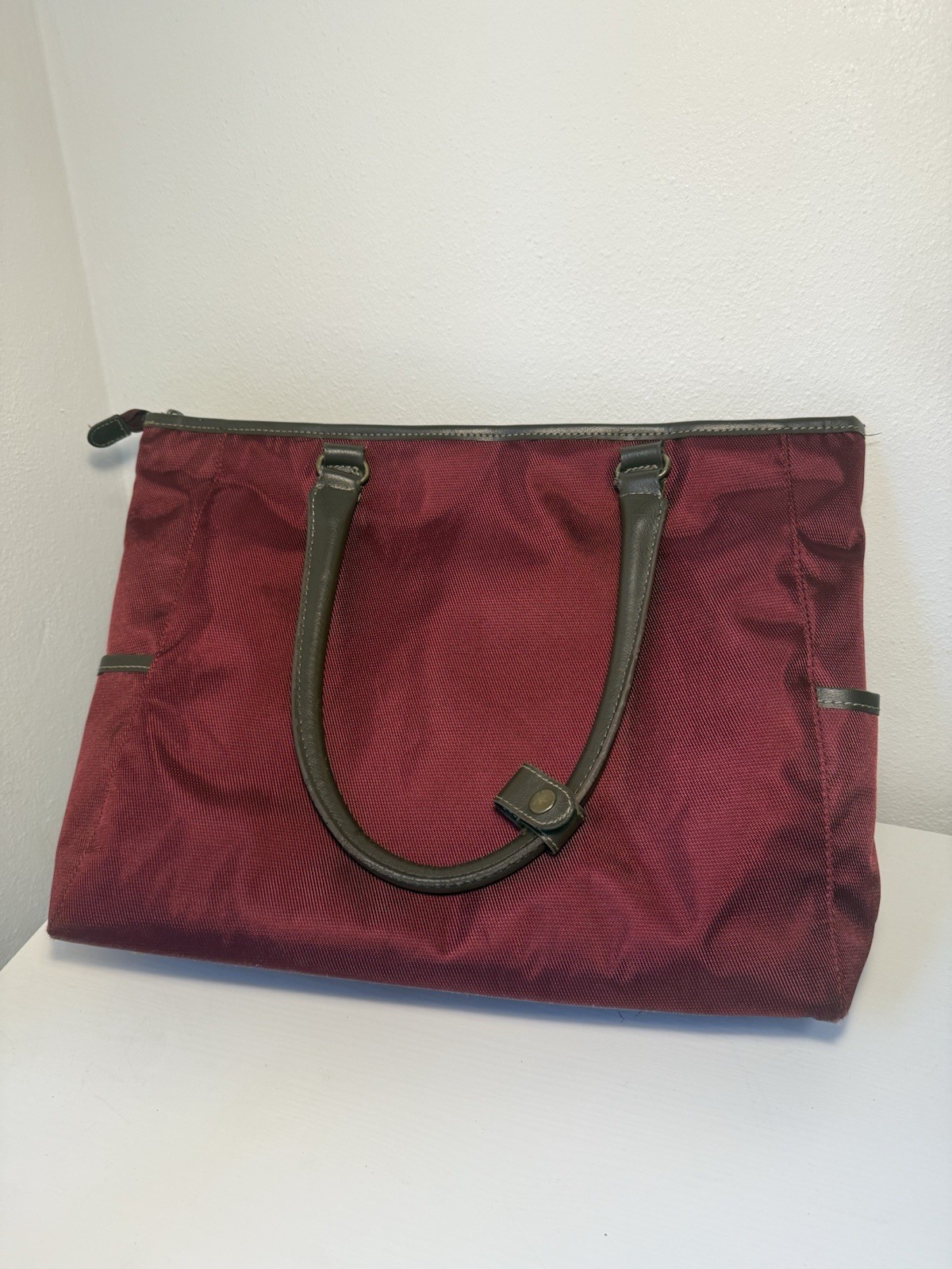 RALPH LAUREN CHAP Burgundy Zip Top Messenger Bad w Shoulder Strap Gold Hardware