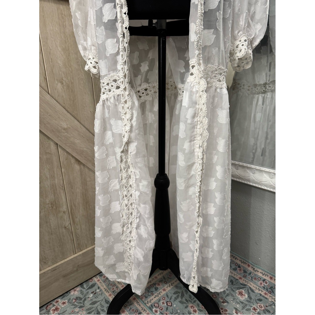 Desi Perkins Sheer White Lace Duster – Large
