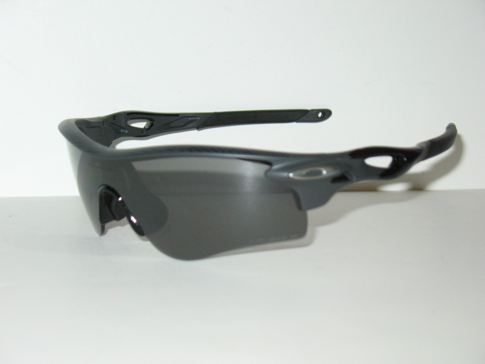 Oakley RADARLOCK High Resolution Carbon Frame Prizm Black Polarized Sunglasses