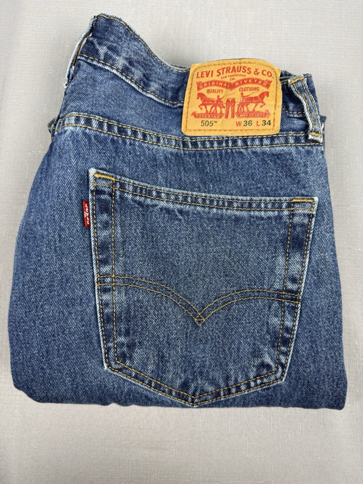 Levi’s 505 Men’s Jeans W36 L34 Regular Fit Straight Leg Medium Wash Blue Denim