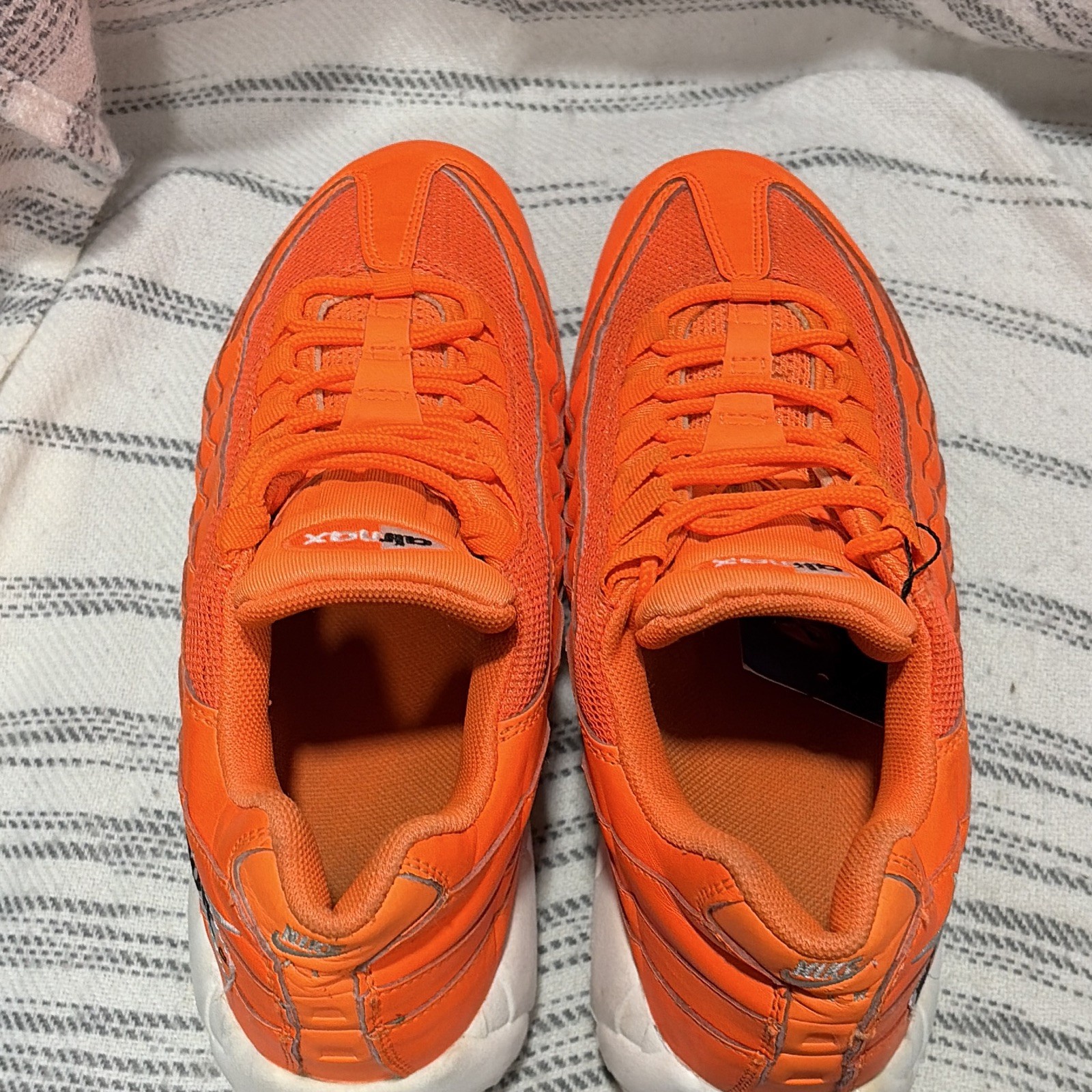 Nike Air Max 95 Just Do It Orange/White Low Top Lace-Up Men’s Sneaker AV6246-800