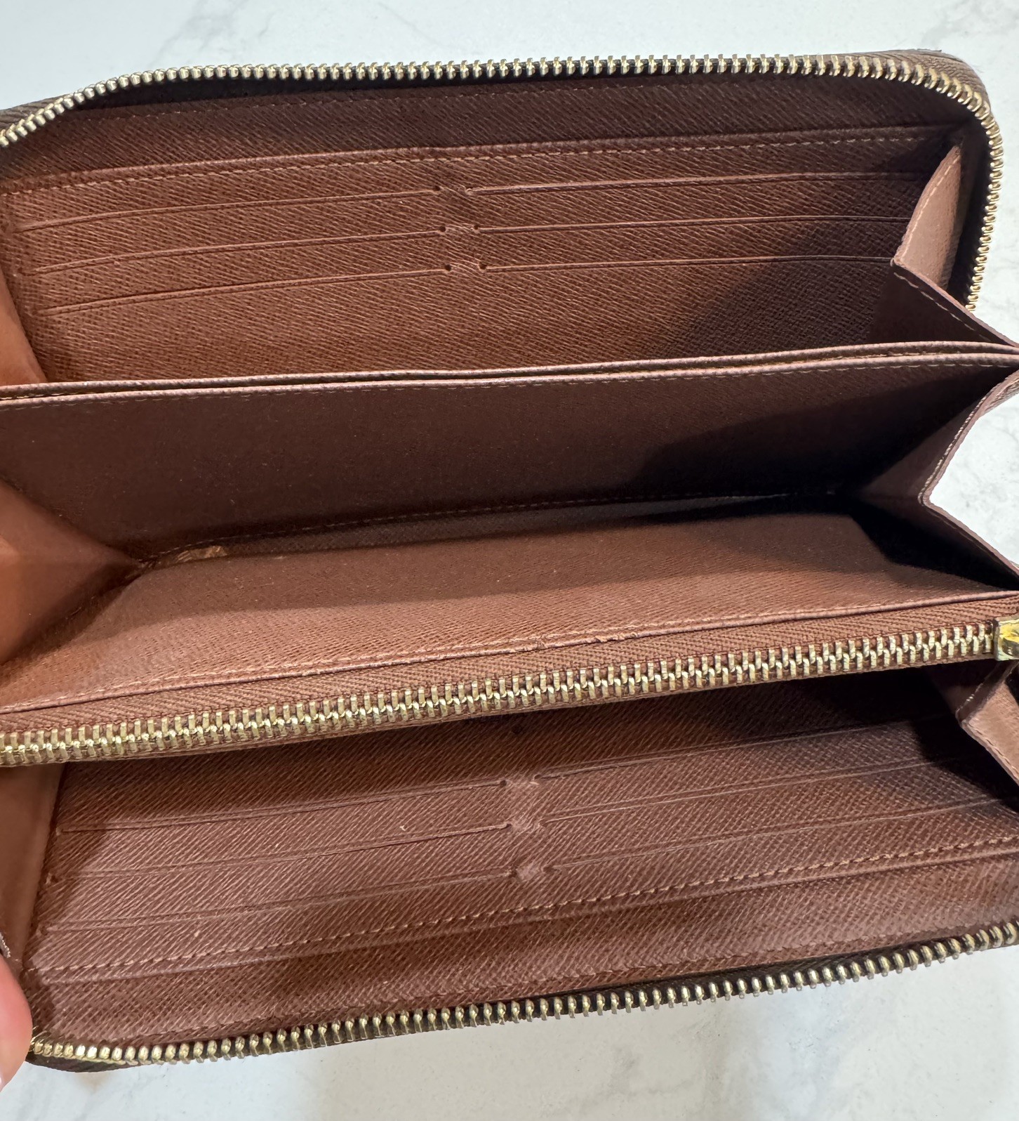 LOUIS VUITTON LV Monogram Canvas Zippy Wallet -Brown