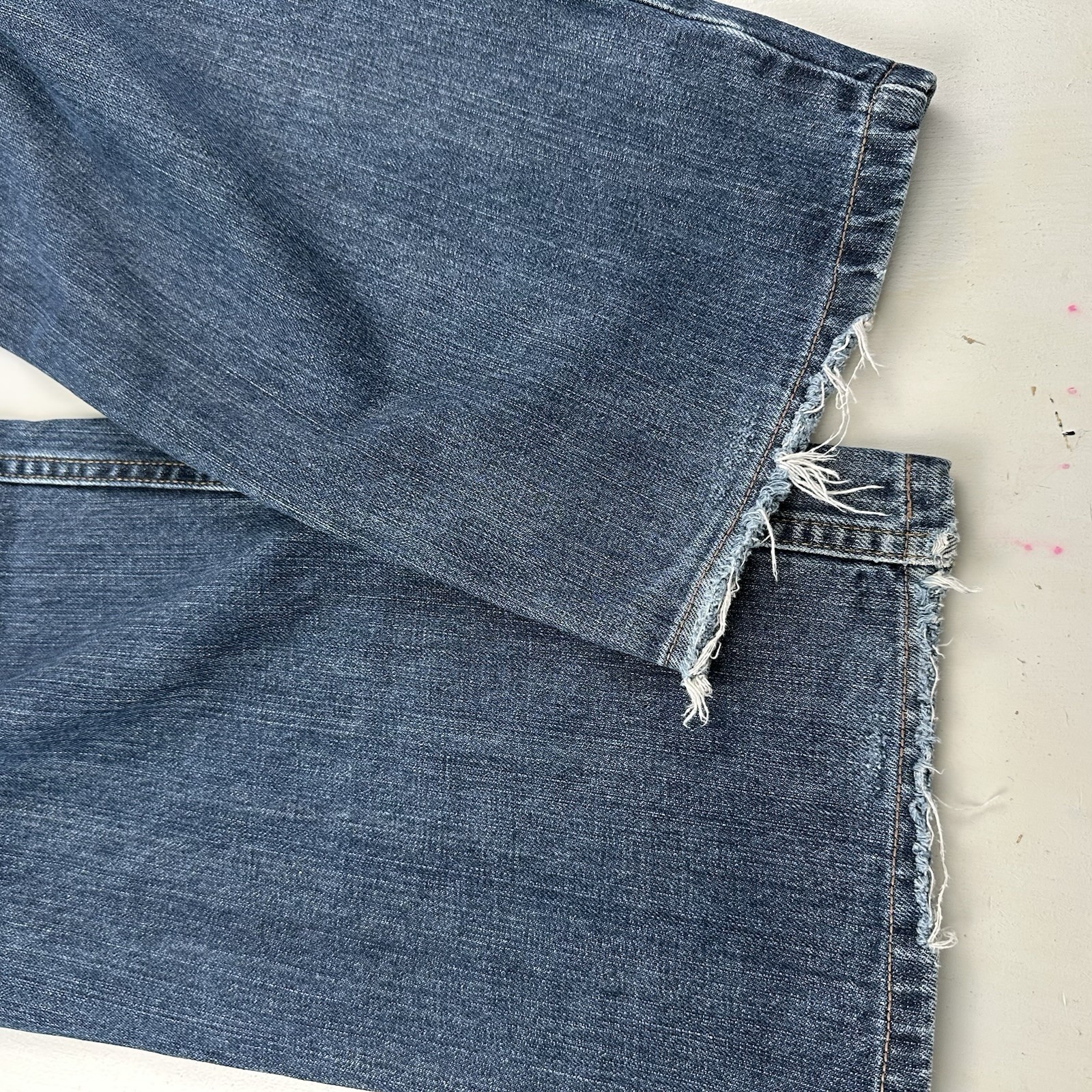Y2K Levis 550 Relaxed Straight Jeans Fits 36×34 Distressed Blue Dark 100% Cotton