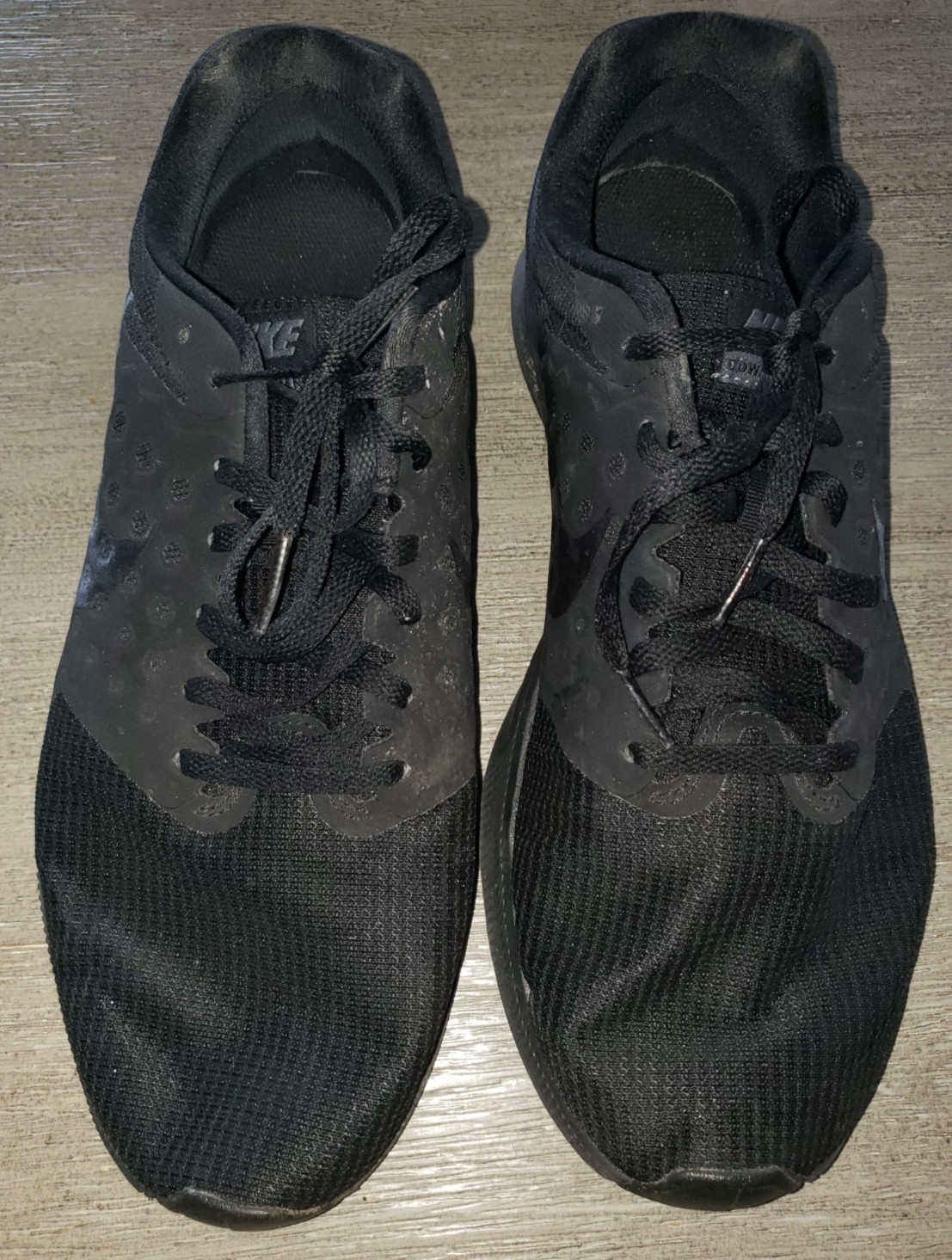 Nike womens size 12 medium black on black swosh Sneakers shoes foot wear super!!