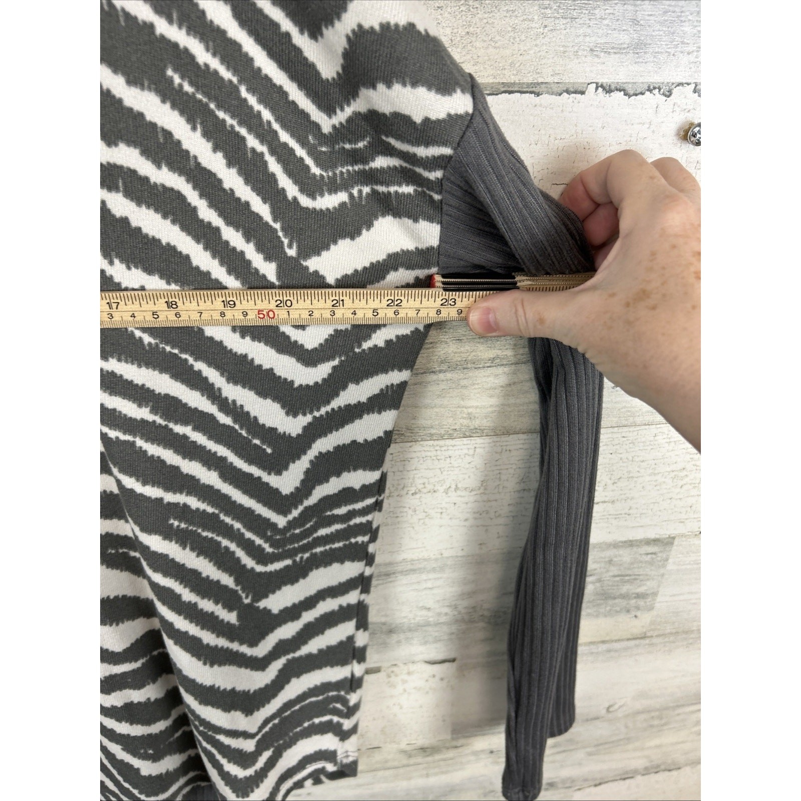 Zebra Print Como Vintage Grey Long Sleeve Top Women’s Size XL