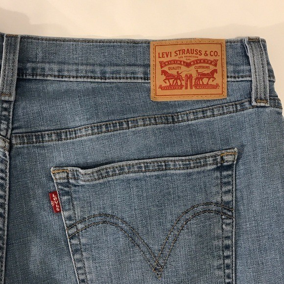Levi’s Boyfriend Jeans – Size 32 x 27 – Relaxed Fit Denim