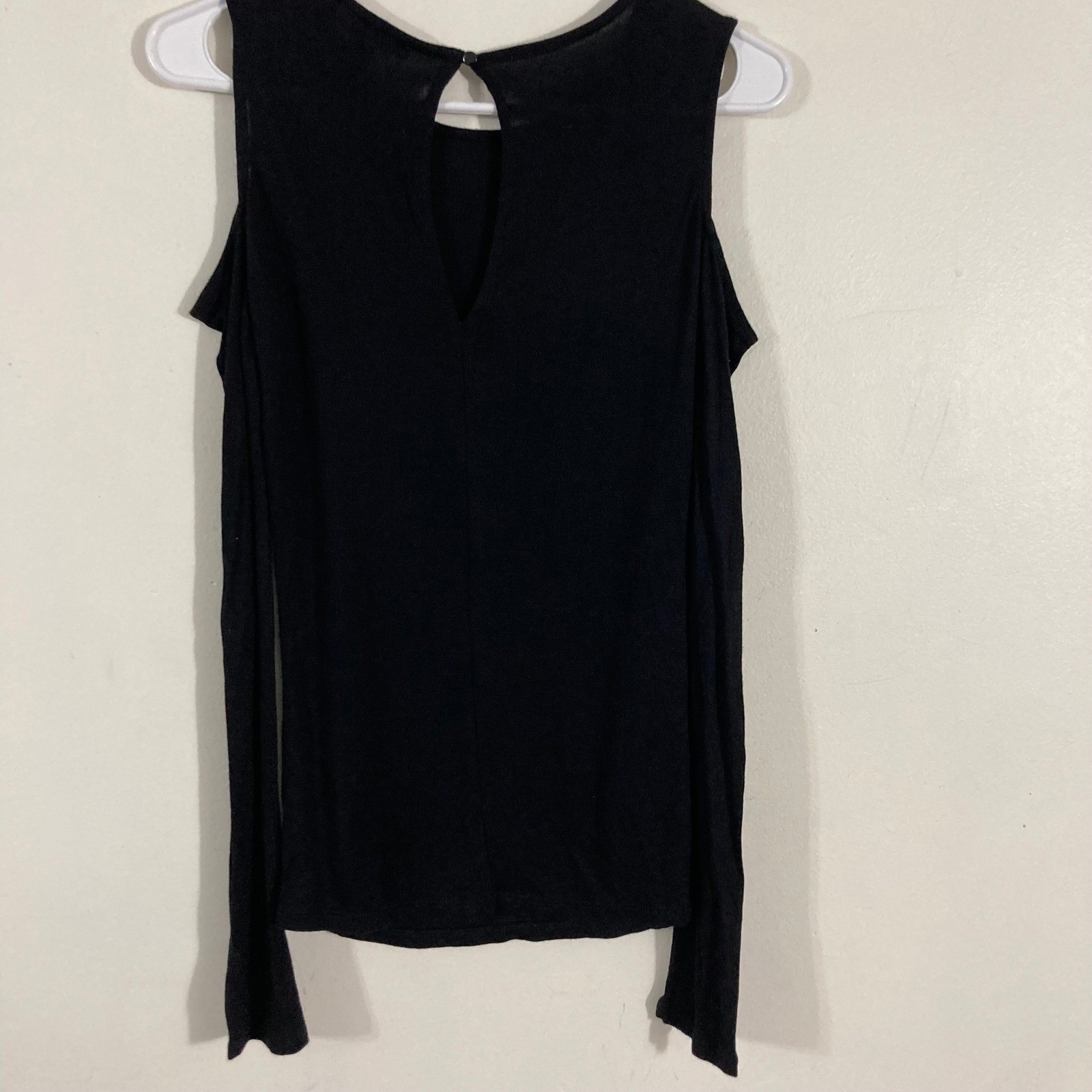 Forever 21 Cold Shoulder Top Womens S Black NEW Rayon Keyhole Back Long Sleeve