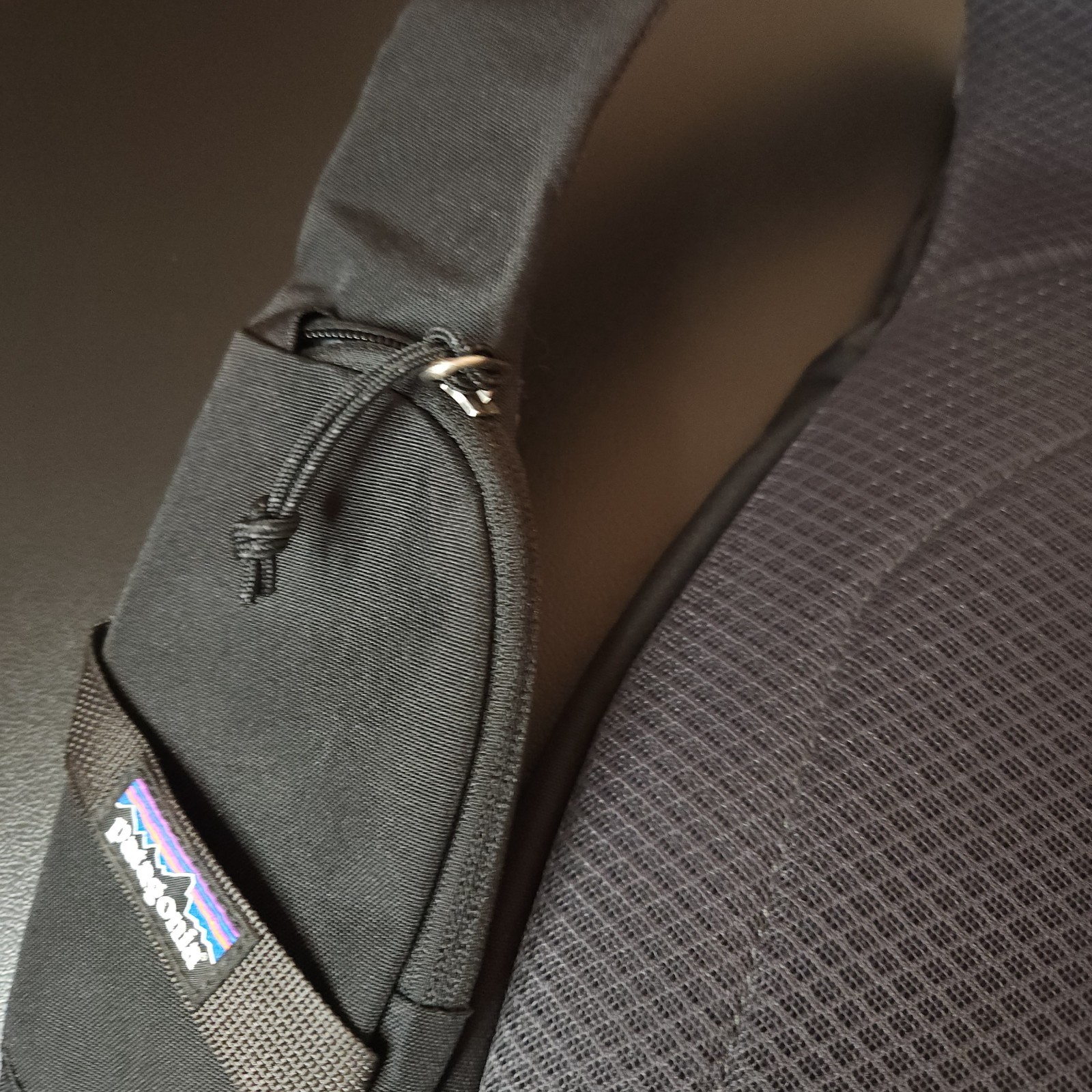 Patagonia Atom 8L Sling Bag Black Gray Crossbody Bull Skull Patch Hiking Travel