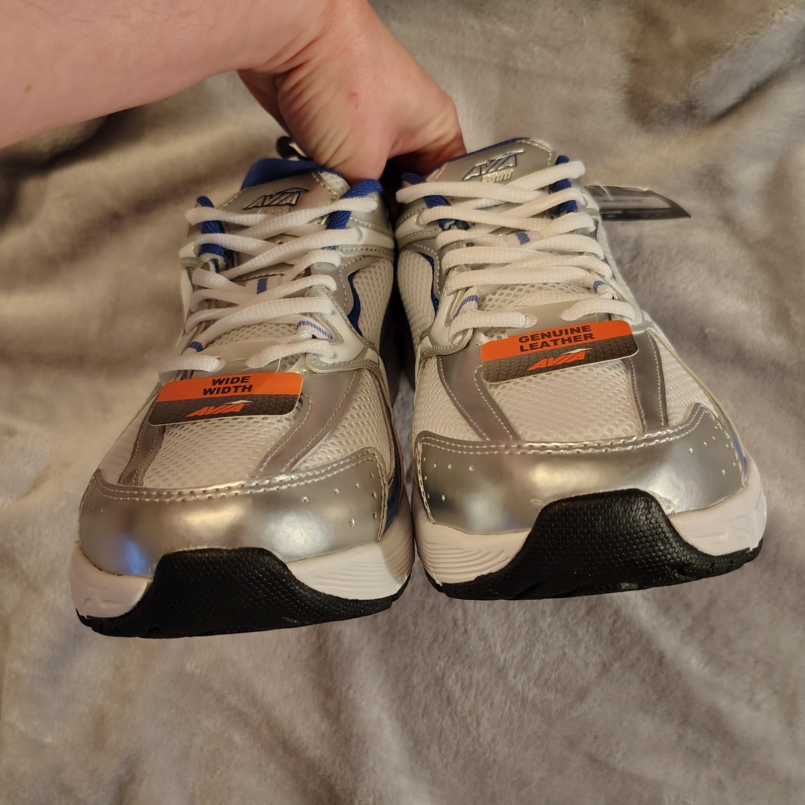 NEW W/ Tags AVIA Women’s Blue & Silver 5000 Sneakers Odor Control Size 9 1/2 W