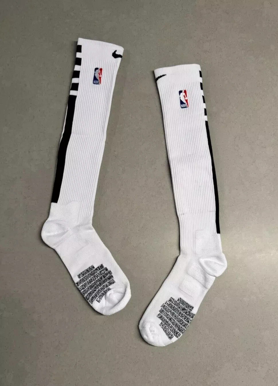 Nike NBA Authentics – White & Black – Knee Highs/Scrunchies