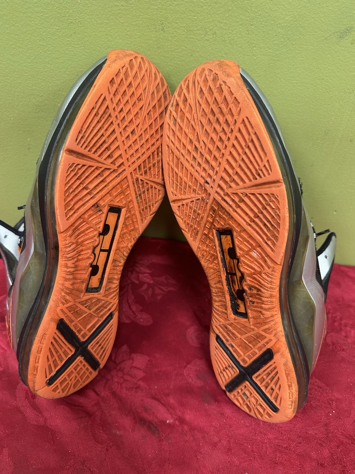 2012 Nike LeBron X Lava Grey Black Orange Sneakers Mens Sz 11 541100-800 Read