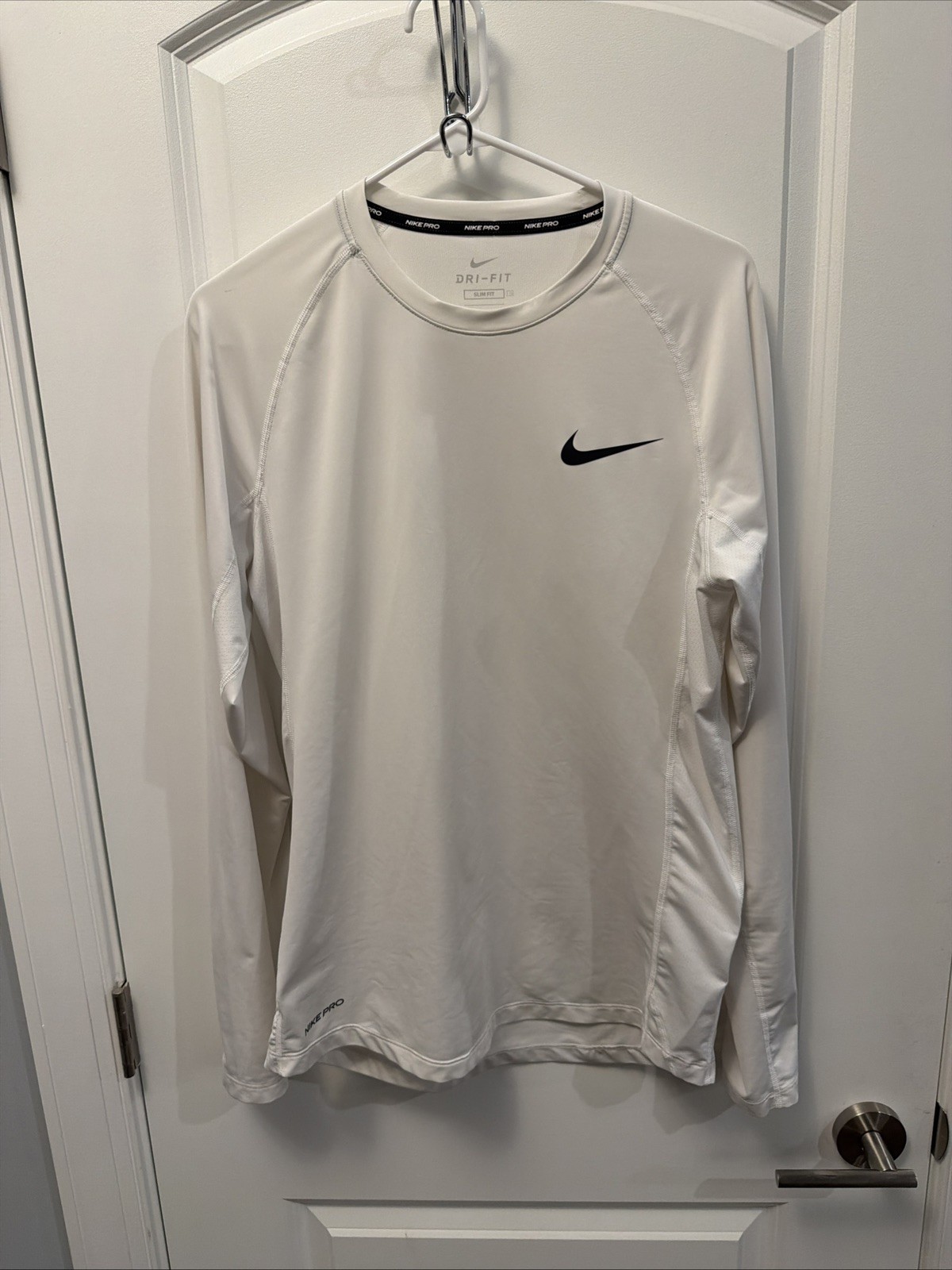 Nike Men’s White Medium Long Sleeve Activewear For Workout/Sport Activities