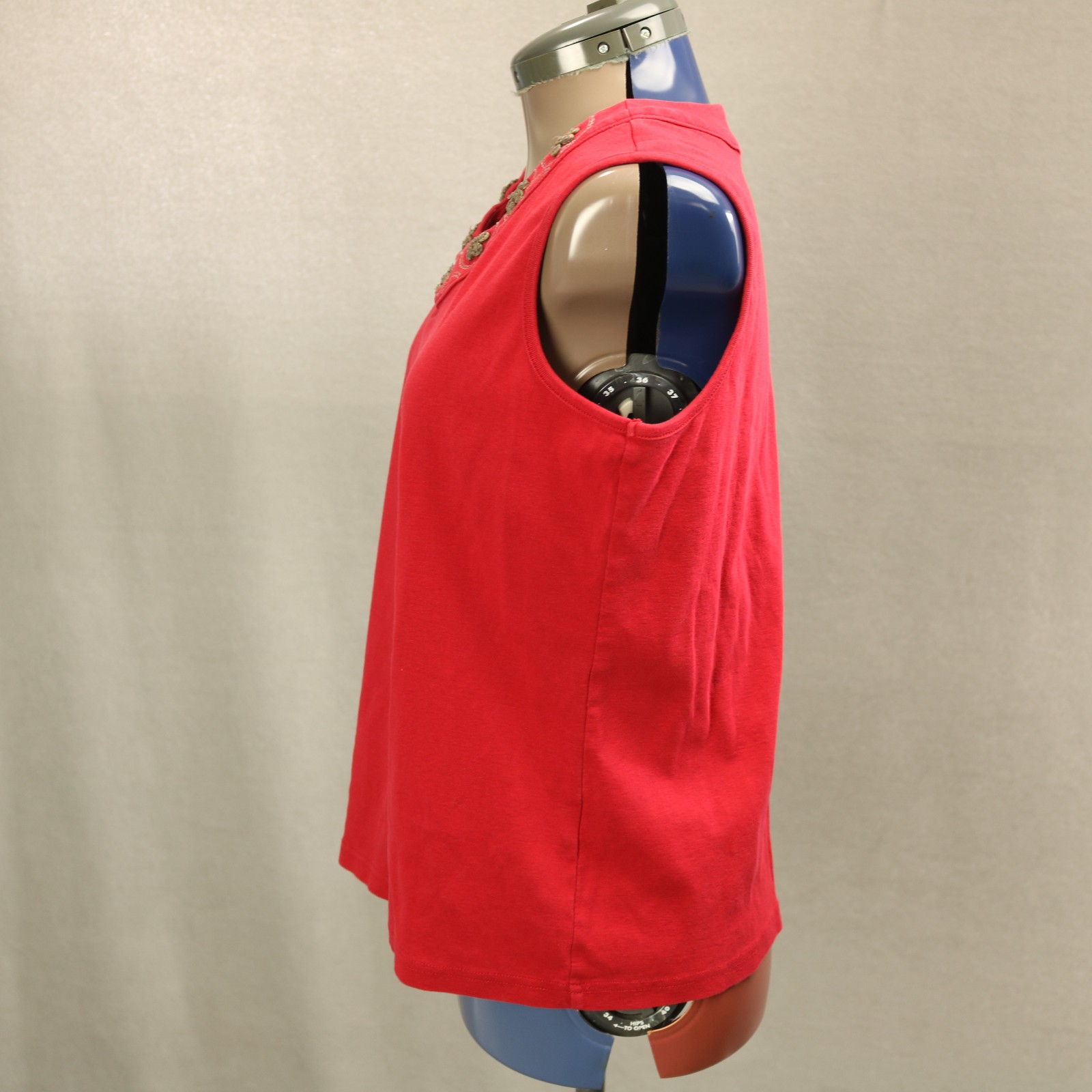 Christopher & Banks Button Accent V-Neck Sleeveless Knit Top Red L