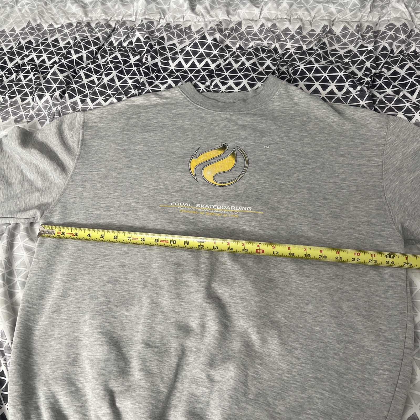 Vintage 90’s Y2K Equal Skateboarding Crewneck Pullover Skate Surf Streetwear XL