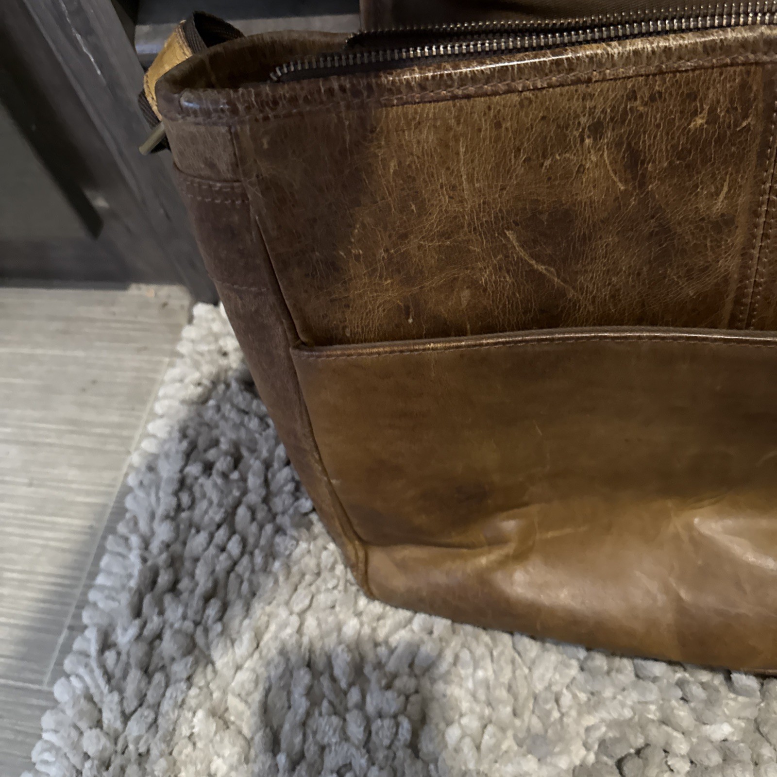 KODIAK Leather Co Kasilof 18 Inch Messenger Bag.