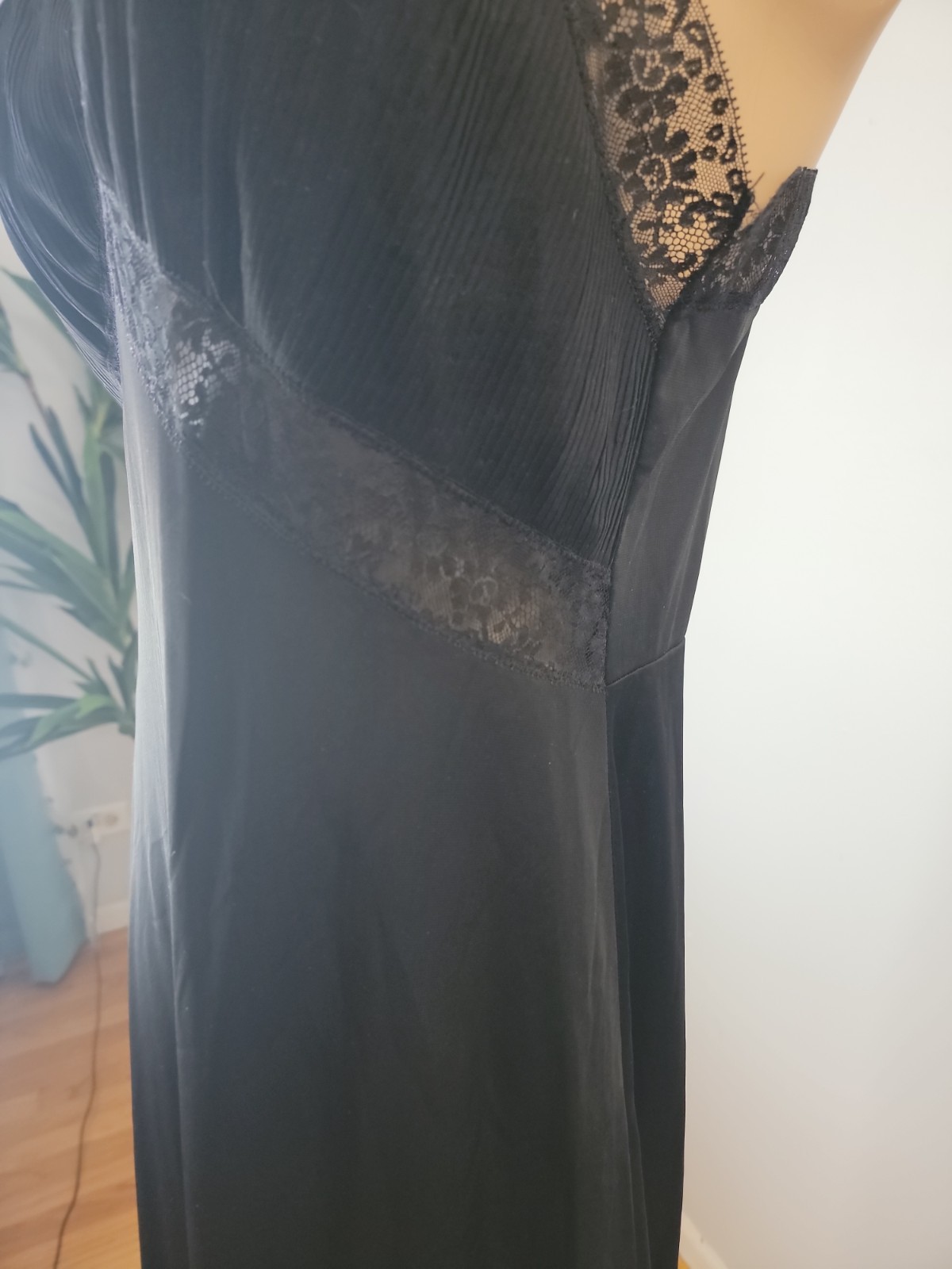 Vintage Charmode Tricot Nylon Black Full Slip Pleat/lace Det. Size 38 Tall