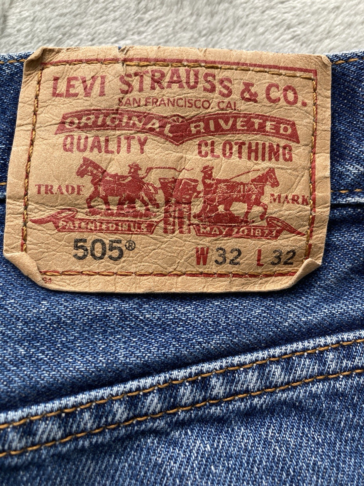 Levi’s 505 Men’s Regular Fit Straight Leg Blue Denim Cotton Jeans Mid Rise
