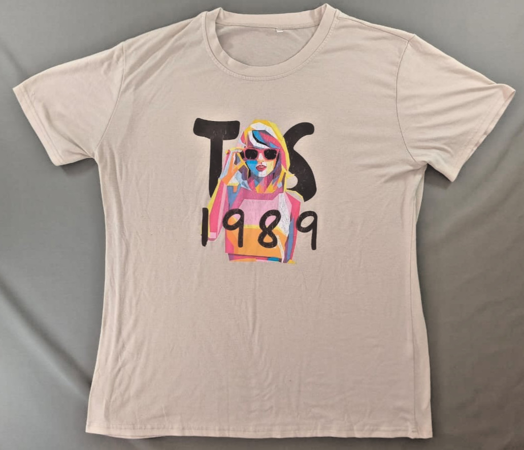 Taylor Swift TS 1989 Pop Art Graphic Fan Tee Cream Beige Swiftie Gift Size L
