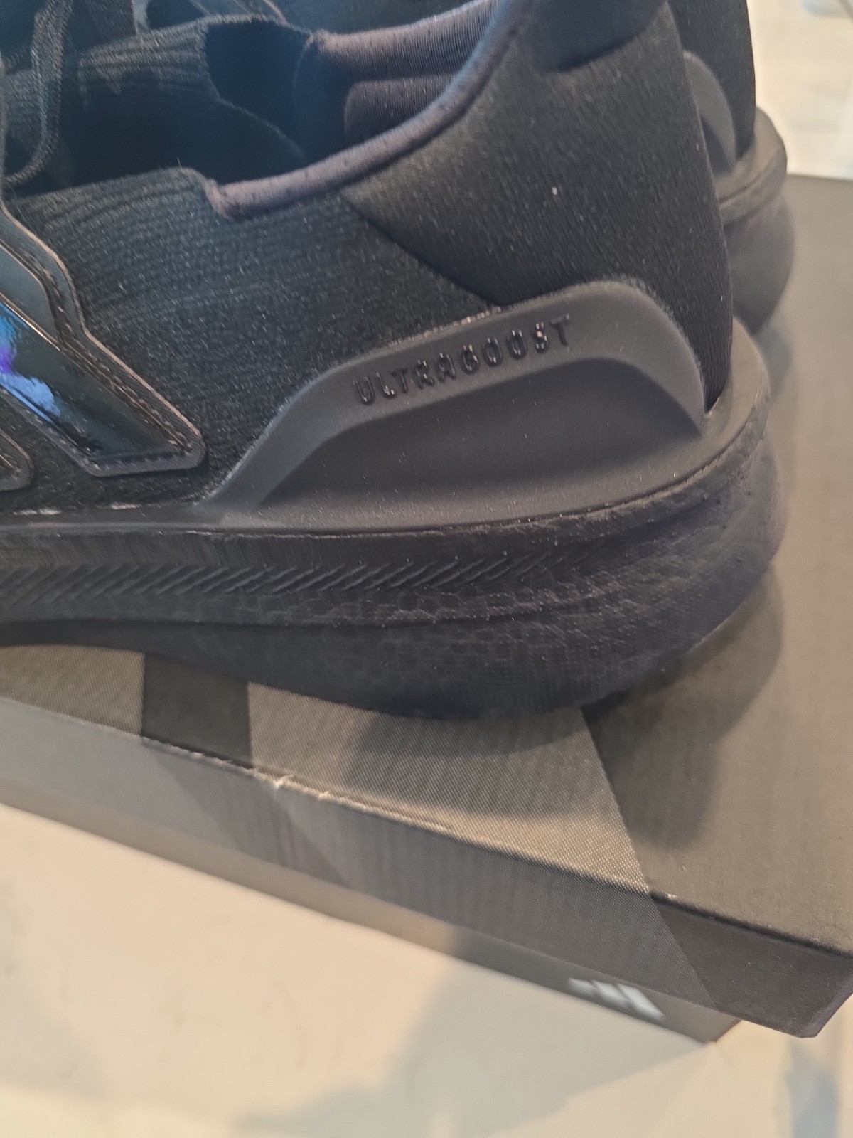 Size 8.5 – adidas UltraBoost 5 Triple Black