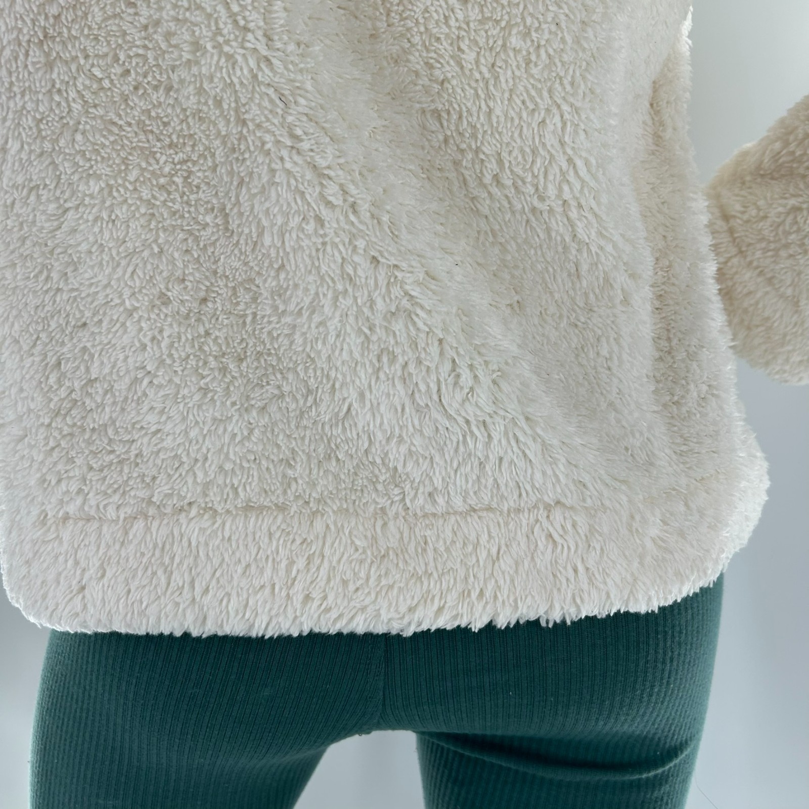 GAP BODY Sherpa Fleece Pullover Comfy Fit with Loose Turtleneck Womens Small