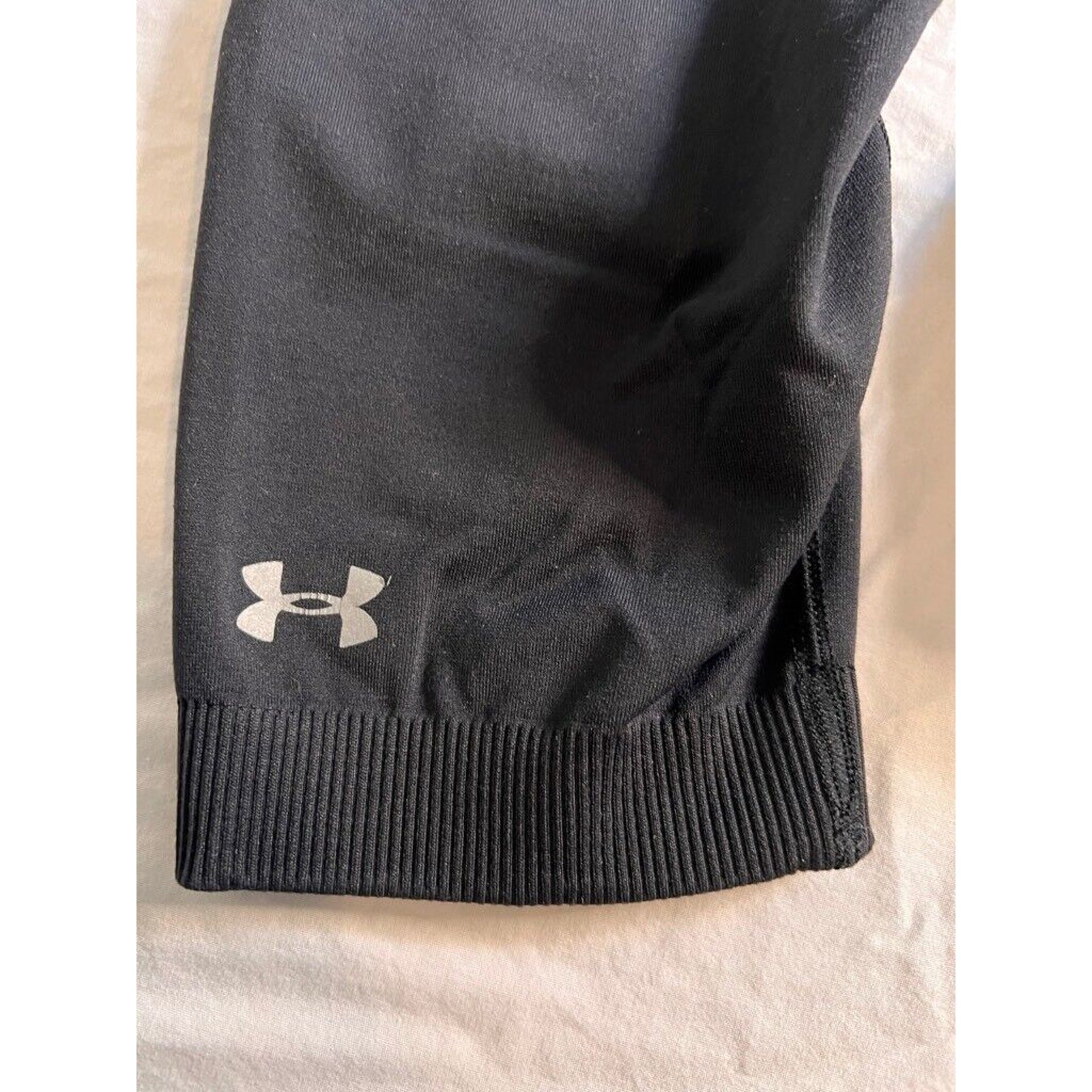 Under Armour Womens Leggings Pants Black Mid Rise Yoga Waistband Workout MEDIUM