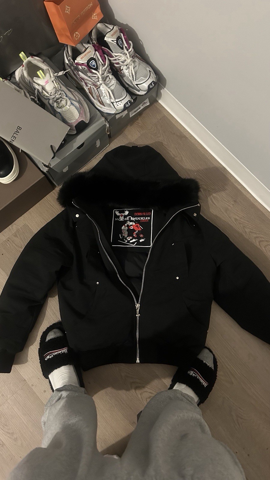 Moose Knuckles Men’s Black Hooded Puffer Jacket Zip Fur Trim Pockets Logo