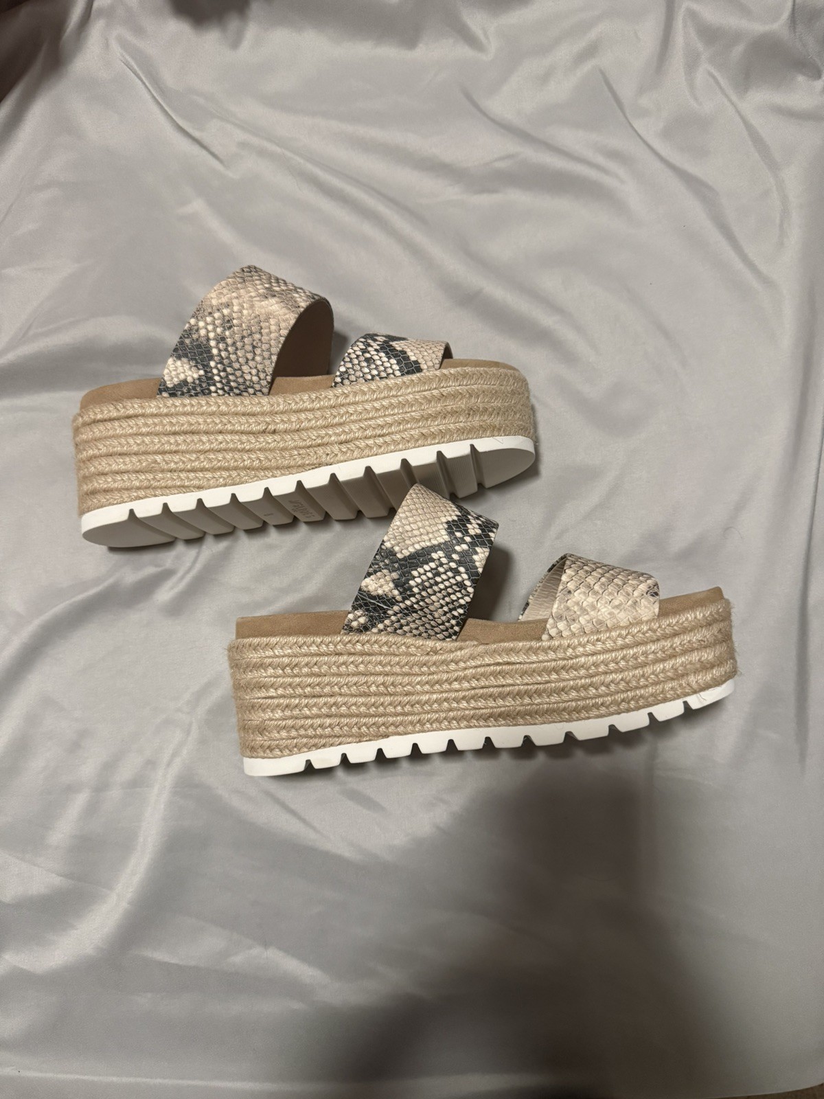 New J/Slides Quinzel Women’s 8M Natural Leather Snakeskin Platform Sandals