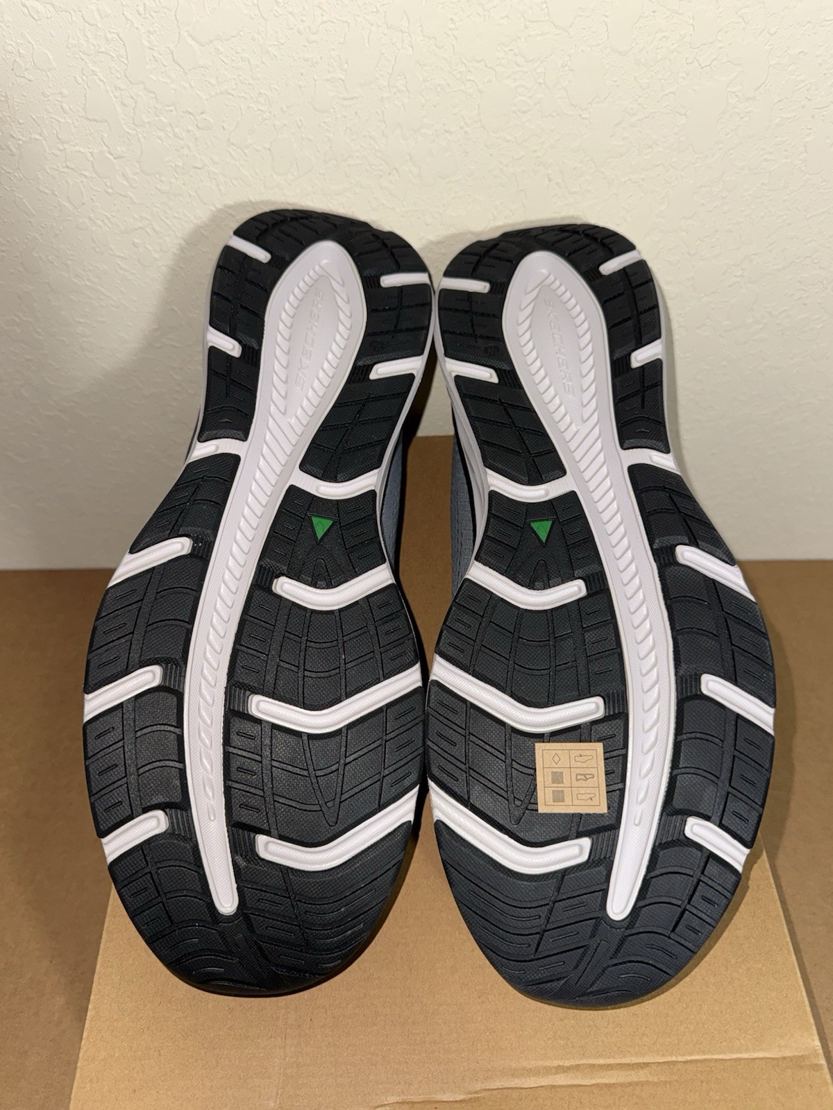 Skechers Men’s Relaxed Extra Wide Fit Edgeride Contention Sneakers Sz 16 NIB