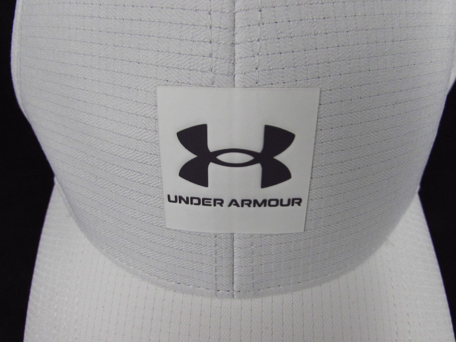 Under Armour Men’s Iso-Chill Vent Stretch White Hat 1383438 100 L/XL NWT.
