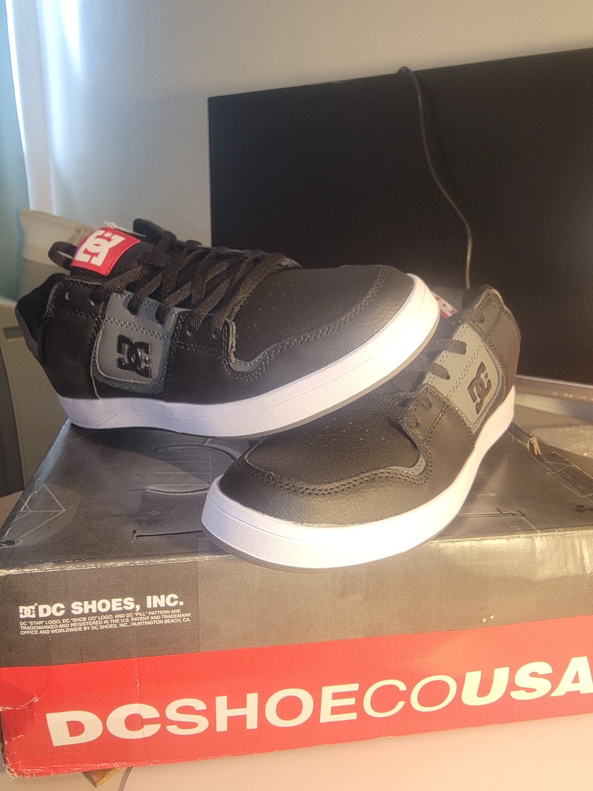 DC Shoes Cure Athletic Skate Sneaker | ADYS400073 Blk/Grey