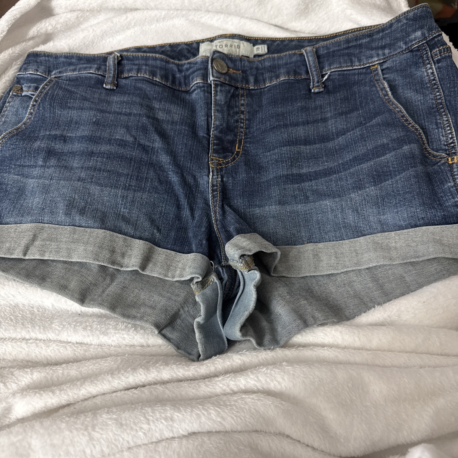 TORRID Shorts Women 18 (40 Inches) Stretch Denim Cuffed Mid Rise Blue Jean Plus