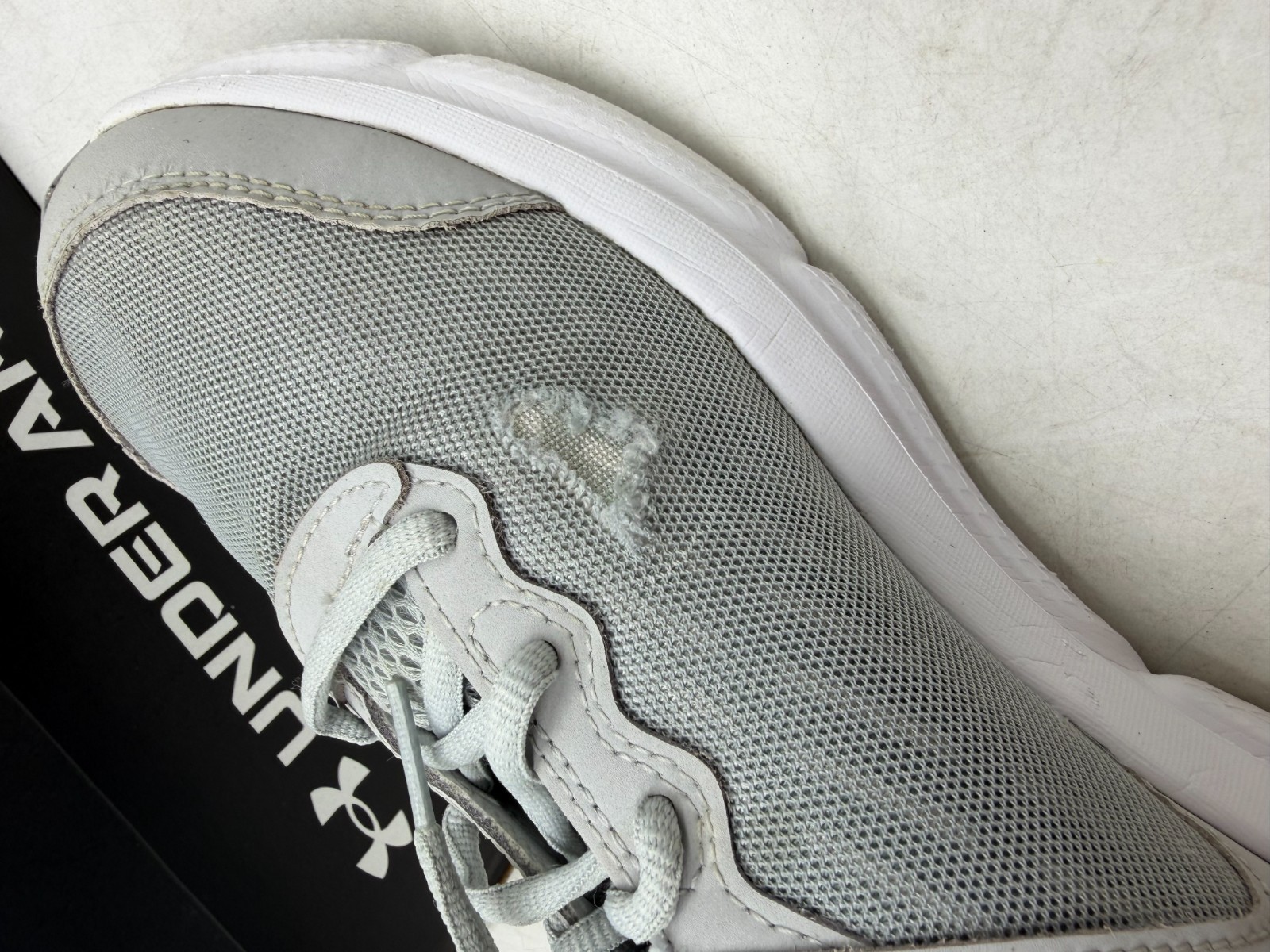 Under Armour Charged Assert 10 Athletic Sneakers Men’s Gray White Lace-Up – 10.5