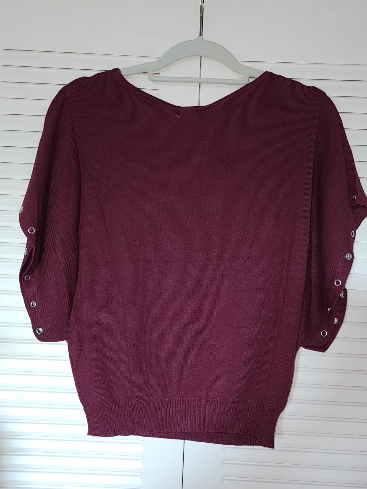 NWT Entro Women’s M Burgundy Knit Pullover Sweater Crew Neck 3/4 Sleeve Grommet