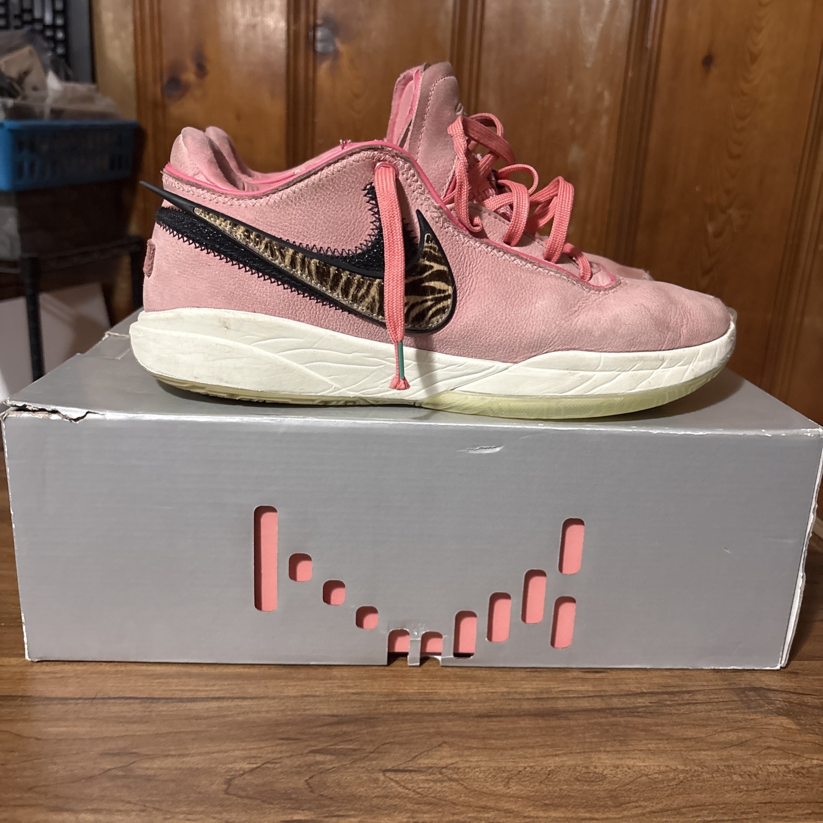 Nike LeBron 20 XX South Beast Pink Diamond Men’s Size 10 W/ BOX EXTRA LACES