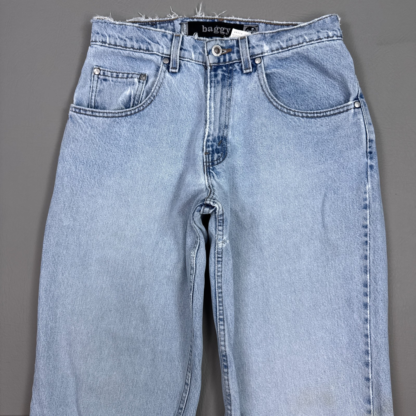 Vintage Levis SilverTab Jeans Mens 30×32 Blue Baggy 90s Made USA Thrashed Faded