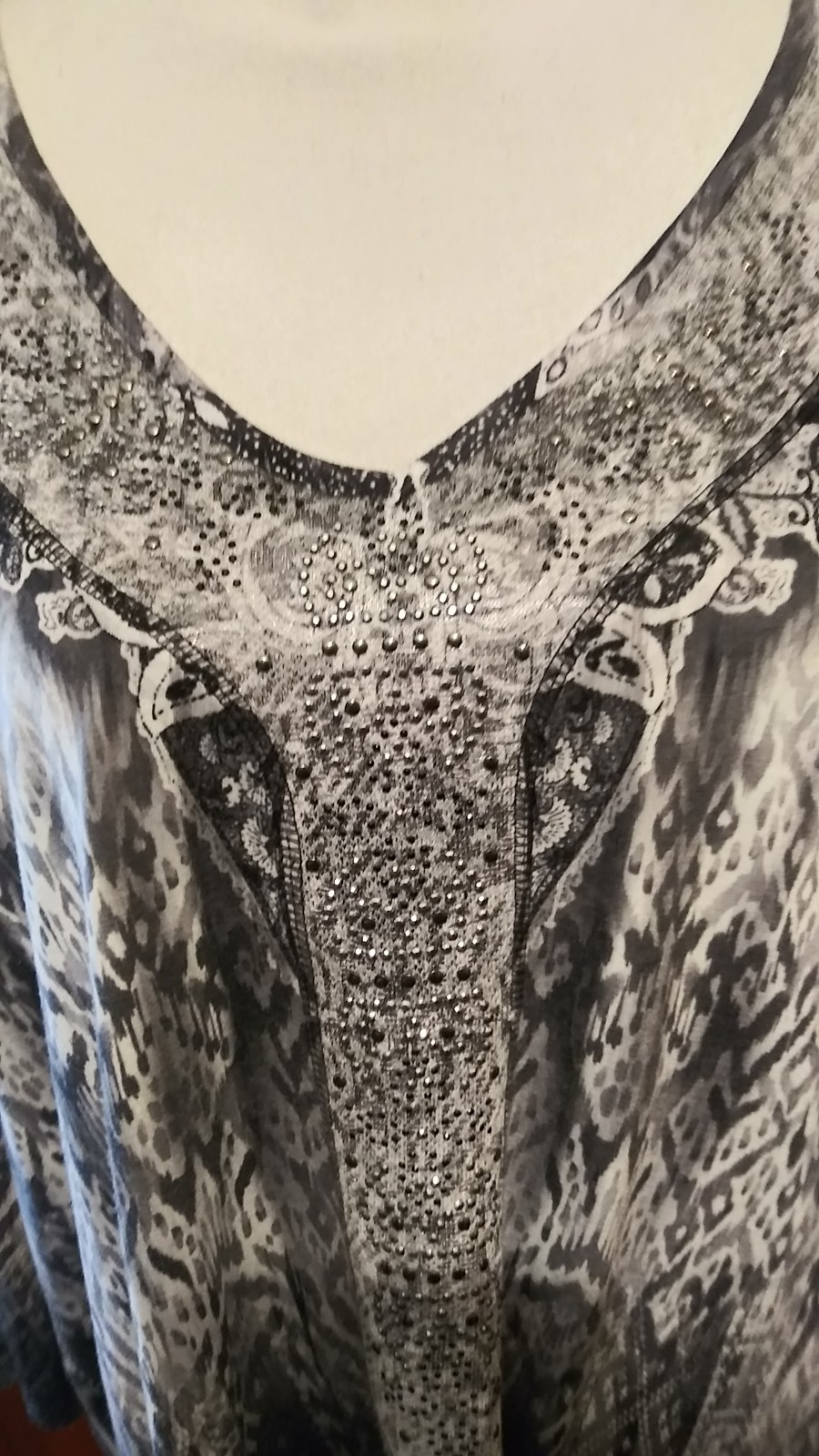 Energy World Wear 3X Long Sleeve Soft Greys Blk White Bling at Neck 30″ Long ene