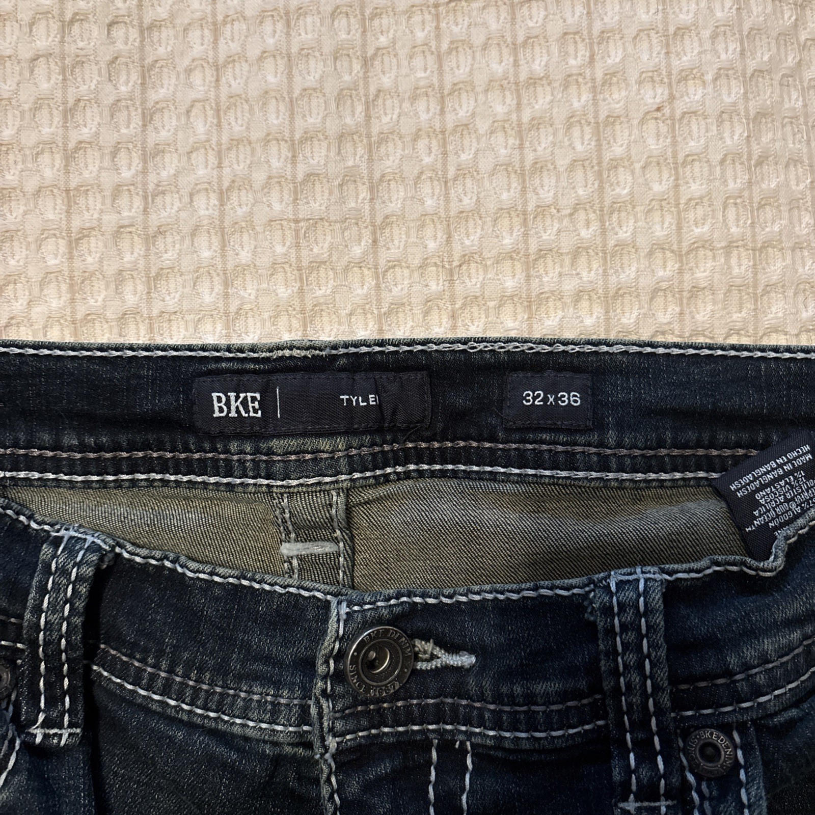 BKE Tyler Jeans Men’s 32 XL Blue Denim 32×36 Dark Wash Distressed